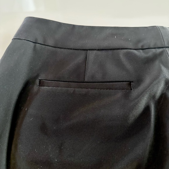 Cuffed mid-rise black pants with a slight nylon finish - Picture 4 of 6